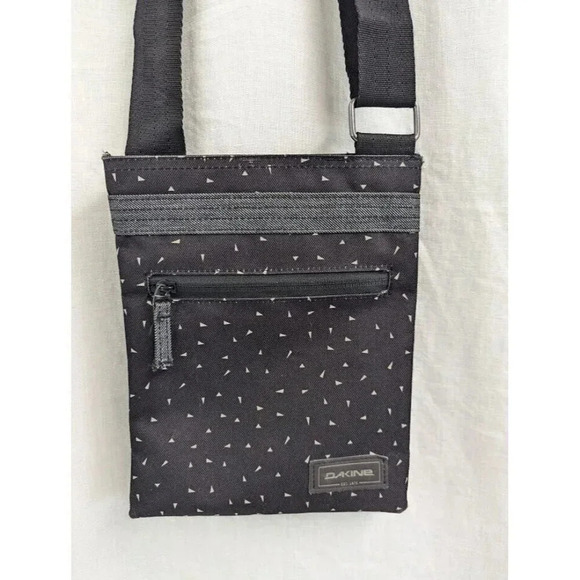Dakine slim crossbody travel bag, black with white triangle pattern P5 - Picture 2 of 7